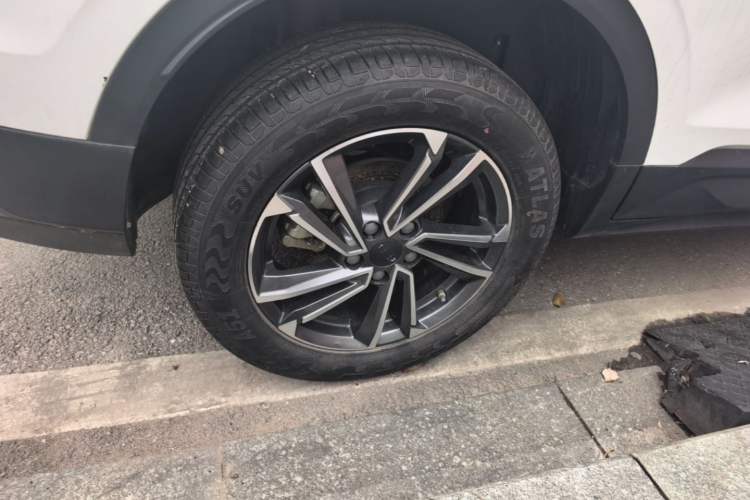 Used Geely Auto Coolray 2023 1.5T DCT Platinum Edition Right Rear Wheel Hub
