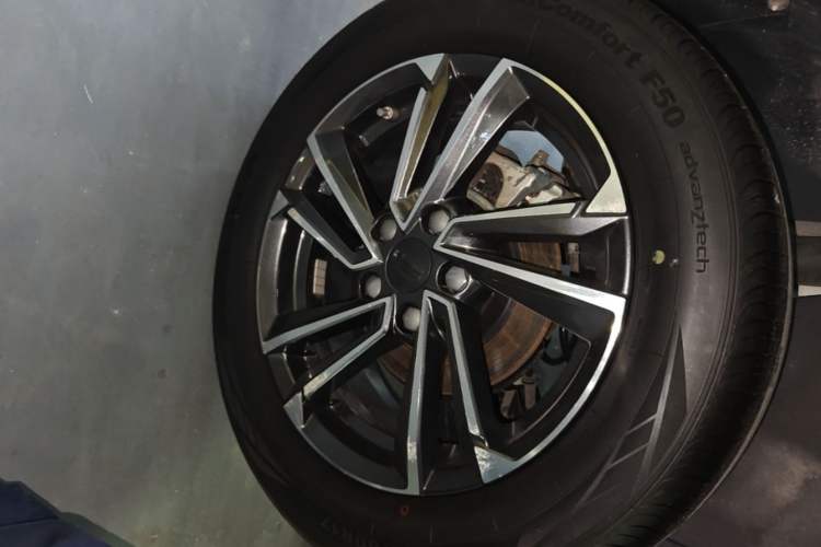 Used Geely Auto Coolray 2023 1.5T DCT Platinum Edition Right Rear Wheel Hub