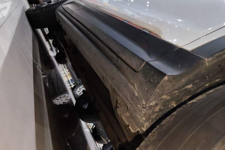 Used Geely Auto Coolray 2023 1.5T DCT Diamond Edition Right Side Sill