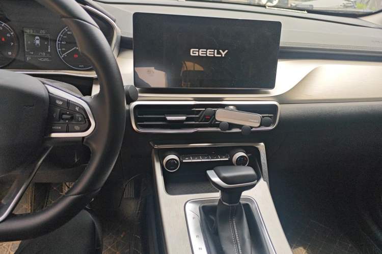 Used Geely Auto Coolray 2024 1.5T DCT Longteng Edition Audio And AC Panel