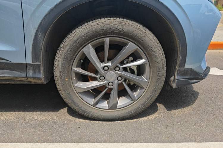 Used Geely Auto Coolray 2024 1.5T DCT Longteng Edition Right Front Wheel Hub