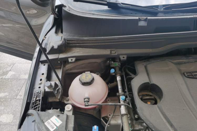 Used Geely Auto Coolray 2024 1.5T DCT Longteng Edition Engine Bay Right