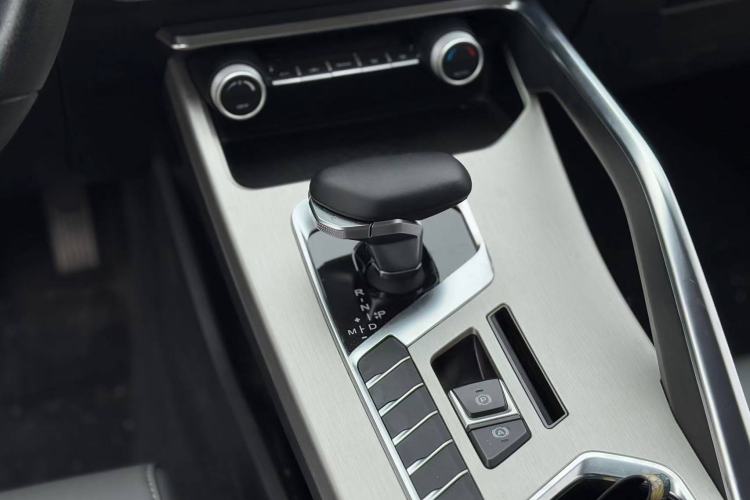 Used Geely Auto Coolray 2024 1.5T DCT Longteng Edition Interior 4