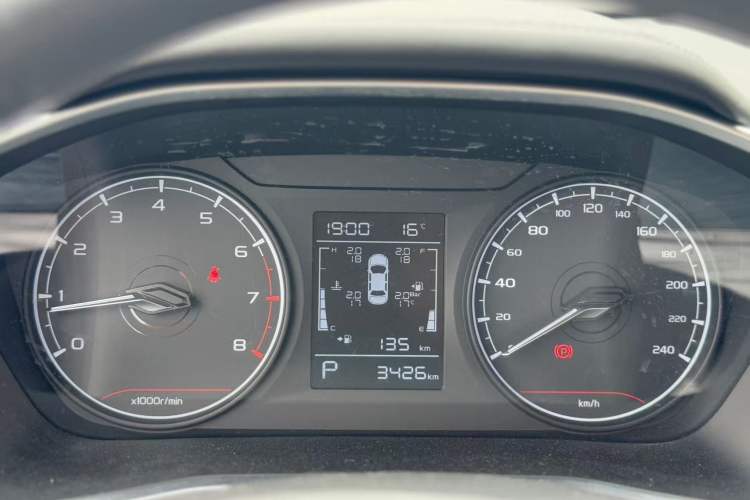 Used Geely Auto Coolray 2024 1.5T DCT Longteng Edition Odometer Close Up