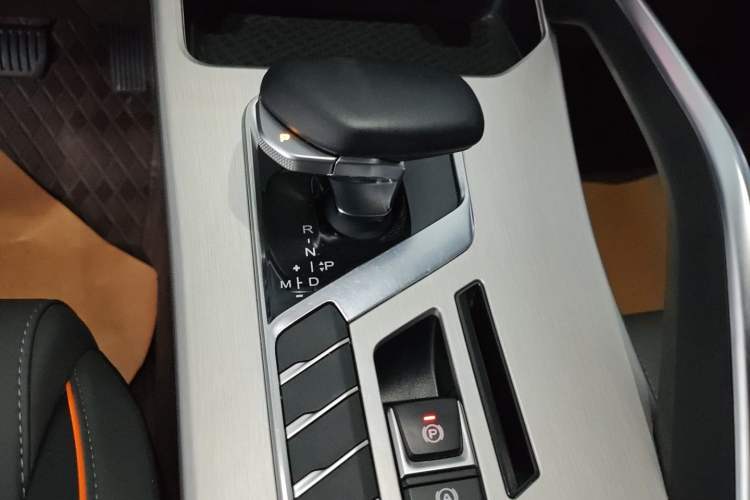 Used Geely Auto Coolray 2024 1.5T DCT Longteng Edition Gear Lever