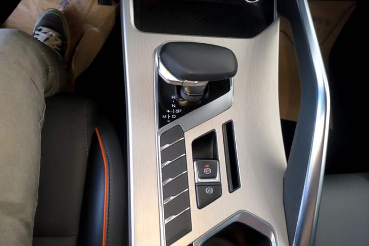 Used Geely Auto Coolray 2024 1.5T DCT Longteng Edition Gear Lever