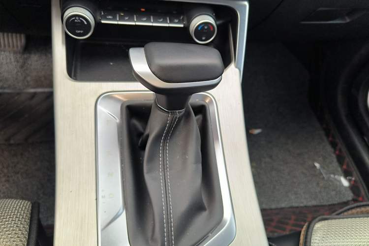 Used Geely Auto Coolray 2024 1.5T DCT Longteng Edition Gear Lever