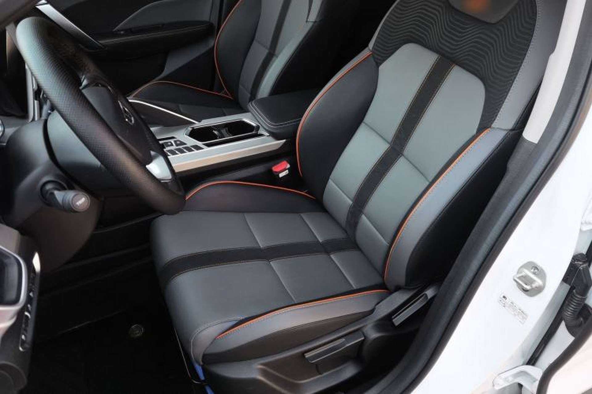 Used Geely Auto Coolray 2024 1.5T DCT Longteng Edition Interior 2