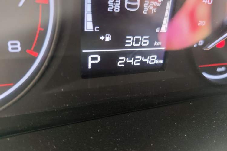 Used Geely Auto Coolray 2024 1.5T DCT Longteng Edition Odometer Close Up