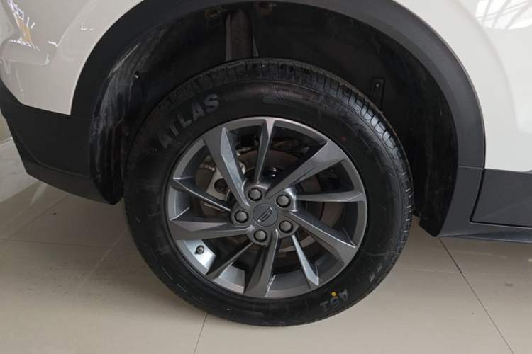 Used Geely Auto Coolray 2024 1.5T DCT Longteng Edition Right Rear Wheel Hub