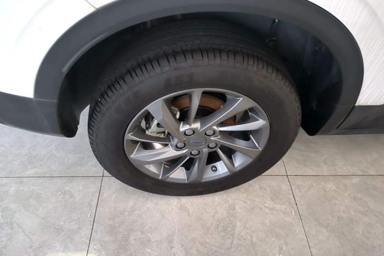 Used Geely Auto Coolray 2024 1.5T DCT Longteng Edition Right Rear Wheel Hub