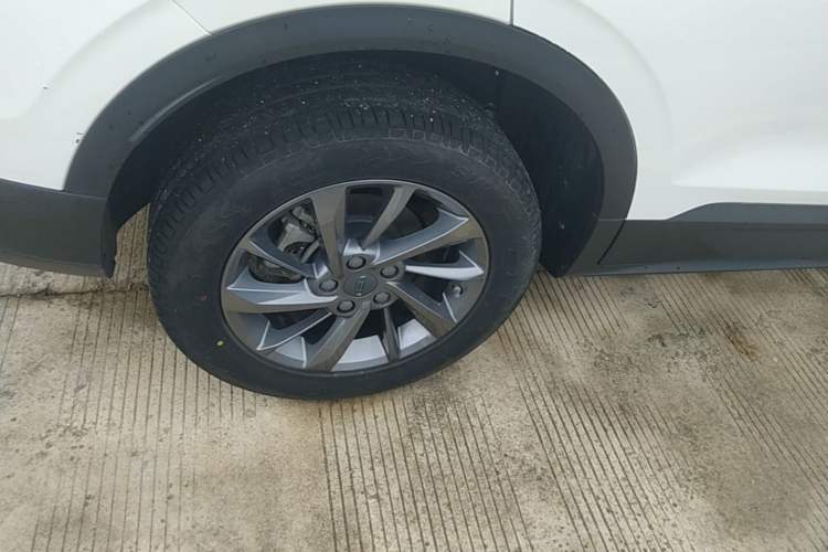 Used Geely Auto Coolray 2024 1.5T DCT Longteng Edition Right Rear Wheel Hub