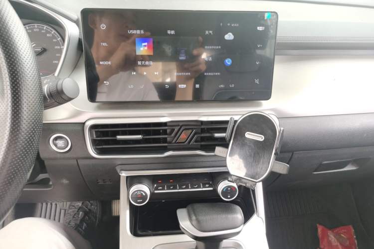Used Geely Auto Coolray 2025 1.5L CVT Super Edition Audio And AC Panel