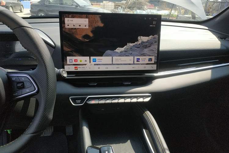 Used Geely Auto Coolray 2025 Bin Yue L 1.5TD DCT Star Diamond Audio And AC Panel