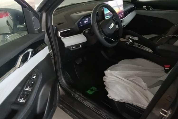 Used Geely Auto Coolray 2025 Bin Yue L 1.5T DCT Starlight Edition Driver Seat