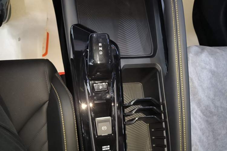 Used Geely Auto Coolray 2025 Bin Yue L 1.5TD DCT Star Diamond Gear Lever
