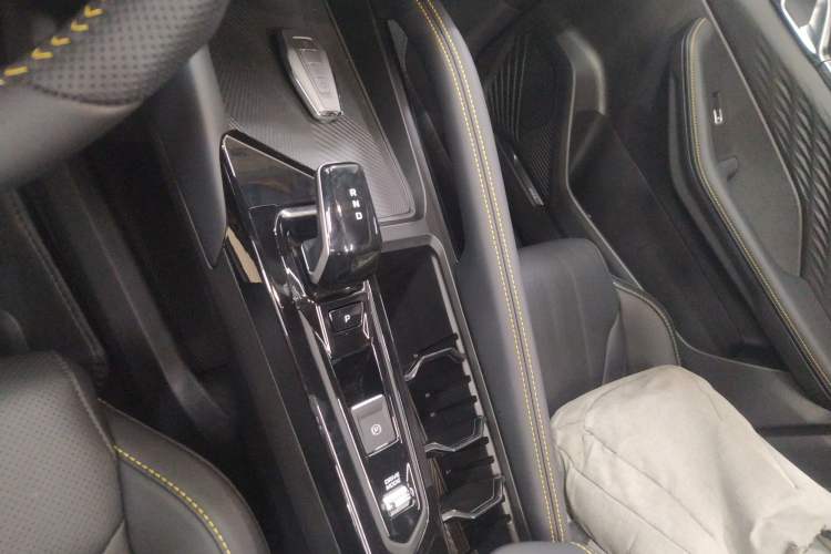 Used Geely Auto Coolray 2025 Bin Yue L 1.5T DCT Starlight Edition Gear Lever