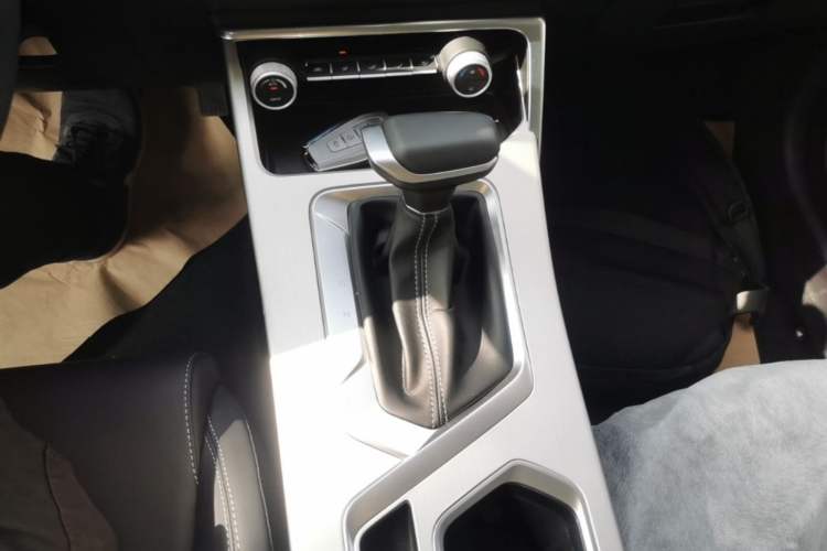 Used Geely Auto Coolray 2025 1.5L CVT Super Edition Gear Lever