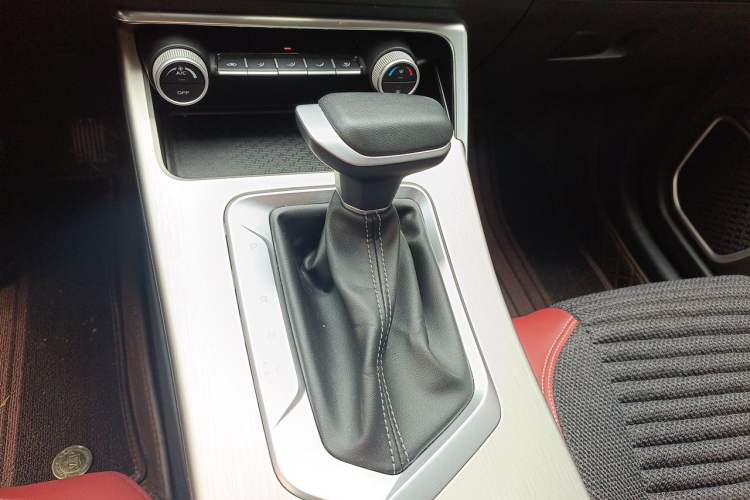 Used Geely Auto Coolray 2025 1.5L CVT Super Edition Gear Lever