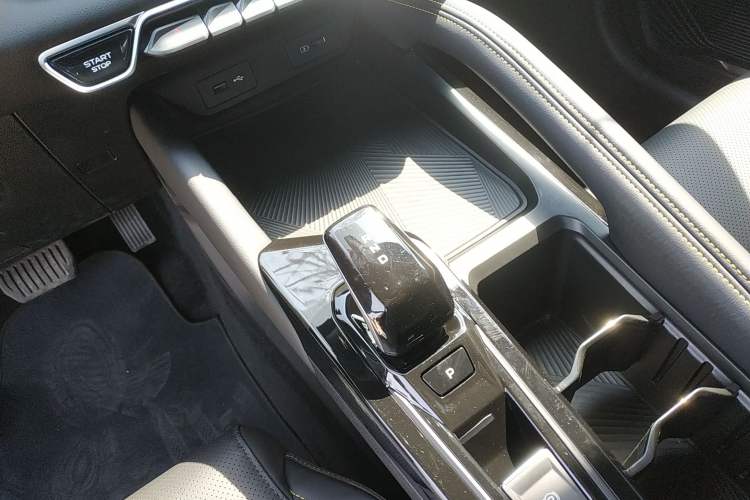 Used Geely Auto Coolray 2025 Bin Yue L 1.5TD DCT Star Diamond Gear Lever