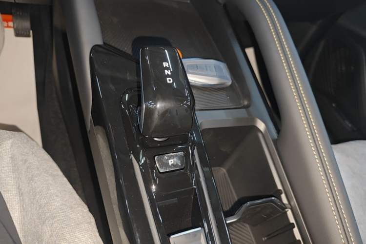 Used Geely Auto Coolray 2025 Bin Yue L 1.5TD DCT Beyond Edition Gear Lever