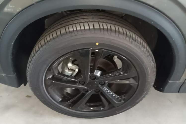 Used Geely Auto Coolray 2025 Bin Yue L 1.5T DCT Starlight Edition Left Front Wheel Hub