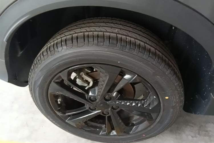 Used Geely Auto Coolray 2025 Bin Yue L 1.5T DCT Starlight Edition Right Rear Wheel Hub