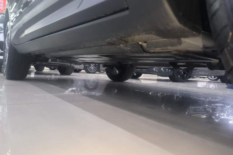 Used Geely Auto Coolray 2025 Bin Yue L 1.5TD DCT Star Diamond Right Side Sill