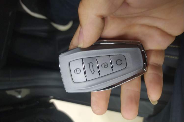 Used Geely Auto Coolray 2025 Bin Yue L 1.5T DCT Starlight Edition Vehicle Key