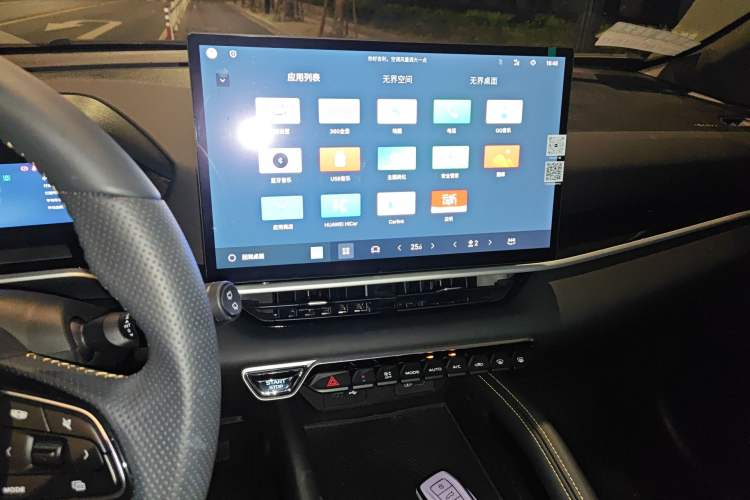 Used Geely Auto Coolray 2025 Bin Yue L 1.5T DCT Starlight Edition Audio And AC Panel
