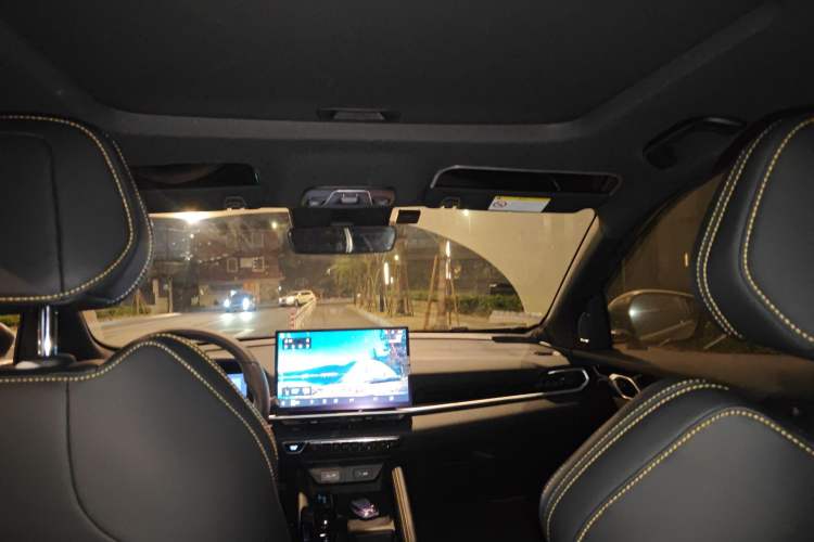 Used Geely Auto Coolray 2025 Bin Yue L 1.5T DCT Starlight Edition Headliner