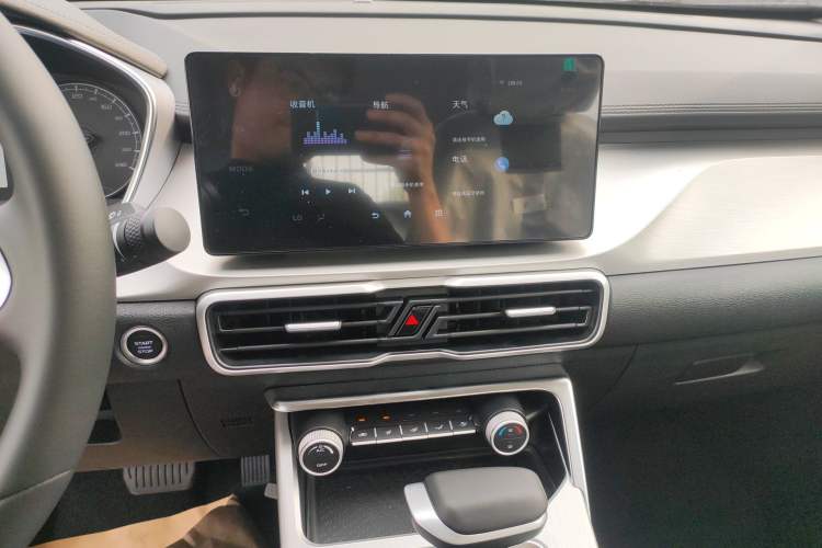 Used Geely Auto Coolray 2025 1.5L CVT Super Edition Audio And AC Panel