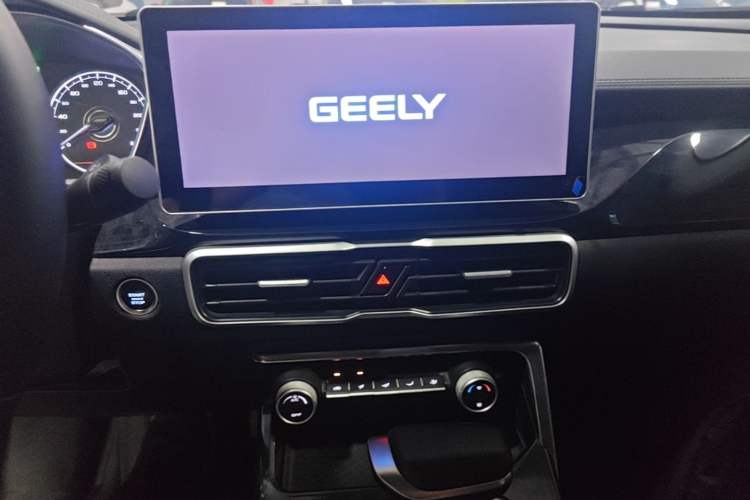 Used Geely Auto Coolray 2025 Model 1.5L CVT Superpower Edition MAX Audio And AC Panel