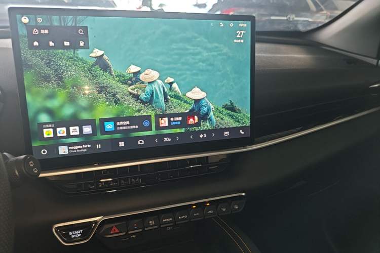 Used Geely Auto Coolray 2025 Bin Yue L 1.5T DCT Starlight Edition Audio And AC Panel