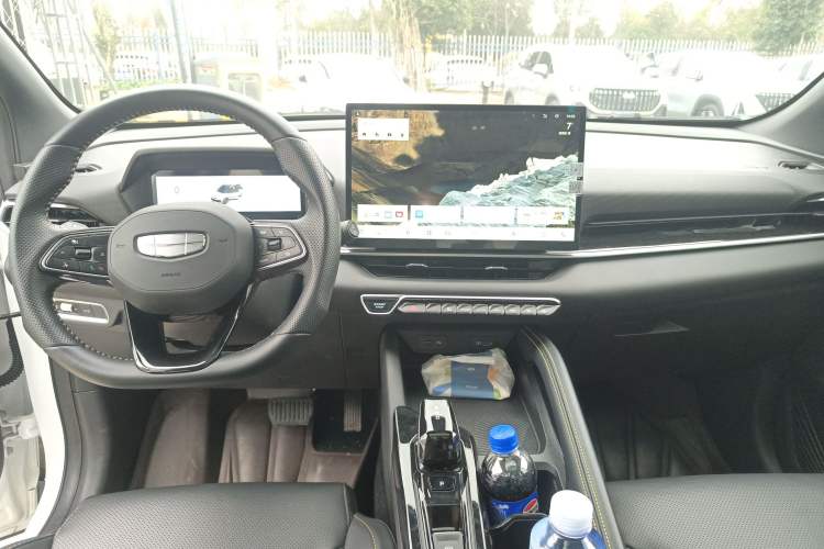 Used Geely Auto Coolray 2025 Bin Yue L 1.5T DCT Starlight Edition Audio And AC Panel