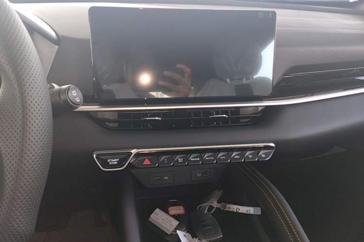 Used Geely Auto Coolray 2025 Bin Yue L 1.5TD DCT Beyond Edition Audio And AC Panel