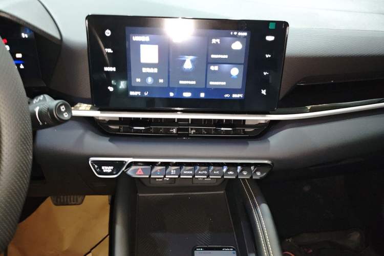 Used Geely Auto Coolray 2025 Bin Yue L 1.5TD DCT Beyond Edition Audio And AC Panel