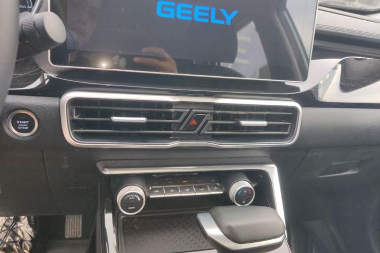 Used Geely Auto Coolray 2025 Model 1.5L CVT Superpower Edition MAX Audio And AC Panel