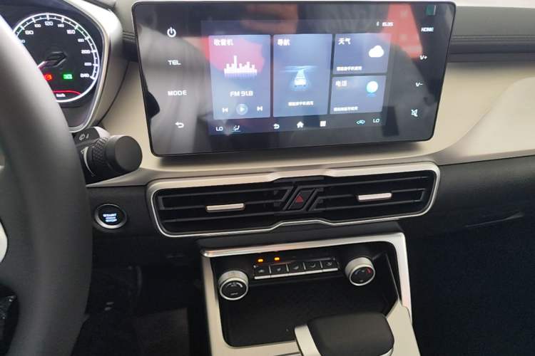Used Geely Auto Coolray 2025 1.5L CVT Super Edition Audio And AC Panel