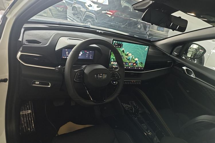 Used Geely Auto Coolray 2025 Bin Yue L 1.5T DCT Starlight Edition Center Console