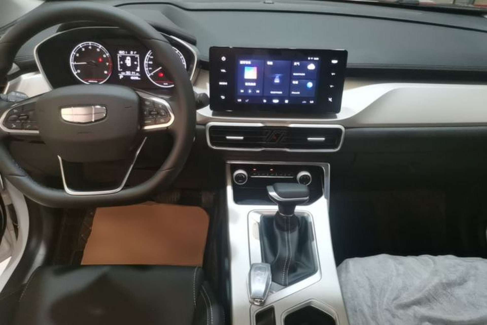 Used Geely Auto Coolray 2025 1.5L CVT Super Edition Center Console