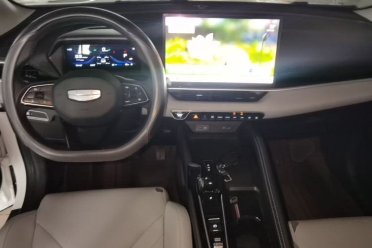 Used Geely Auto Coolray 2025 Bin Yue L 1.5TD DCT Star Diamond Center Console
