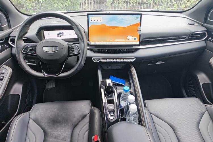 Used Geely Auto Coolray 2025 Bin Yue L 1.5T DCT Starlight Edition Center Console