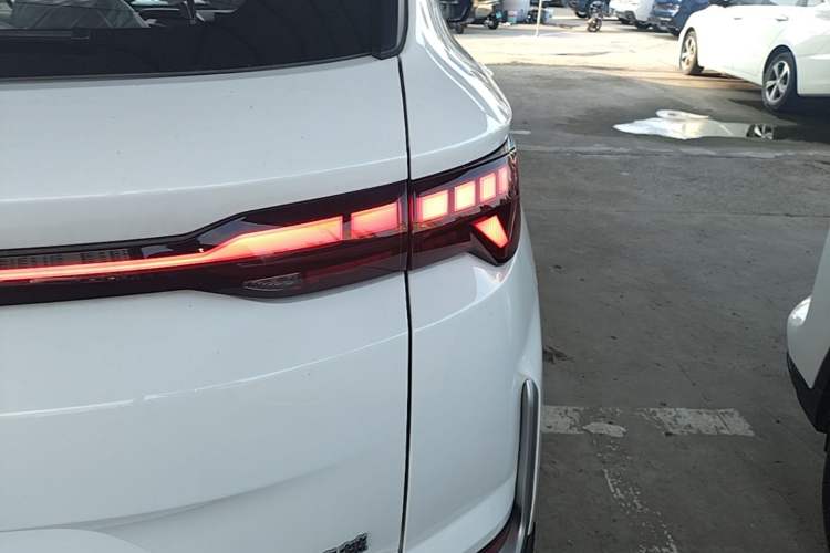 Used Geely Auto Coolray 2025 Bin Yue L 1.5TD DCT Beyond Edition Exterior 3