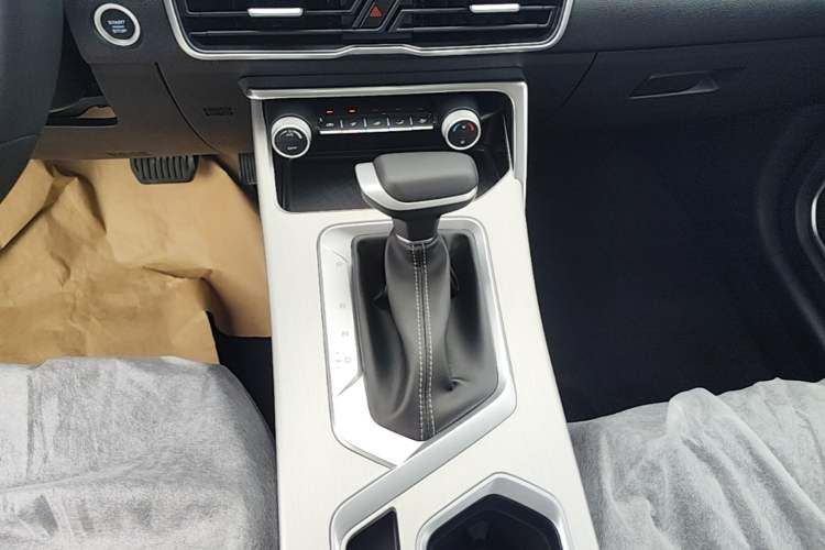 Used Geely Auto Coolray 2025 1.5L CVT Super Edition Gear Lever