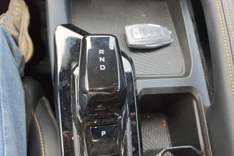 Used Geely Auto Coolray 2025 Bin Yue L 1.5T DCT Starlight Edition Gear Lever
