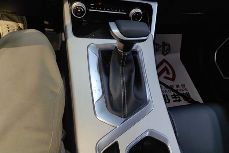 Used Geely Auto Coolray 2025 1.5L CVT Super Edition Gear Lever