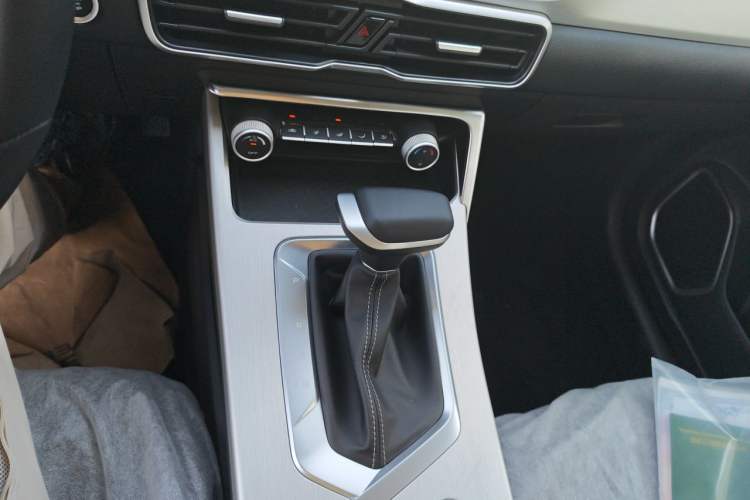 Used Geely Auto Coolray 2025 1.5L CVT Super Edition Gear Lever