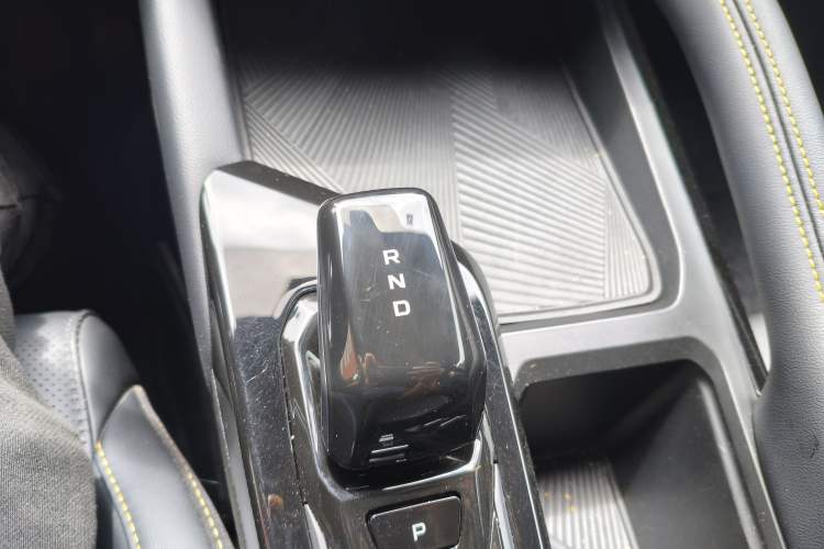 Used Geely Auto Coolray 2025 Bin Yue L 1.5TD DCT Star Diamond Gear Lever