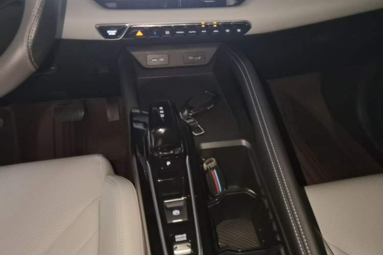 Used Geely Auto Coolray 2025 Bin Yue L 1.5TD DCT Star Diamond Gear Lever
